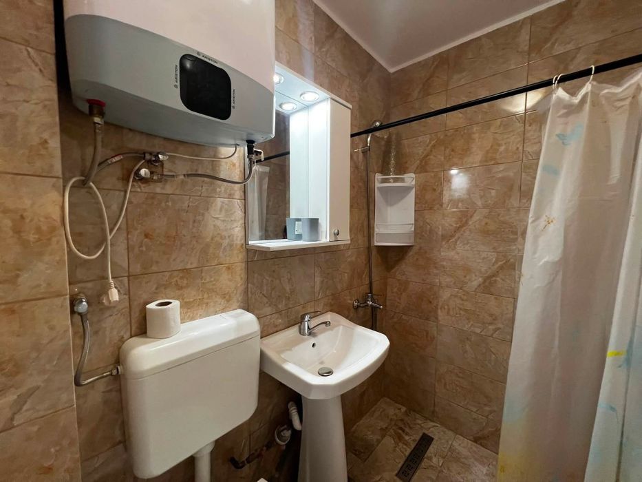Propietar inchiriez apartament zona INTIM