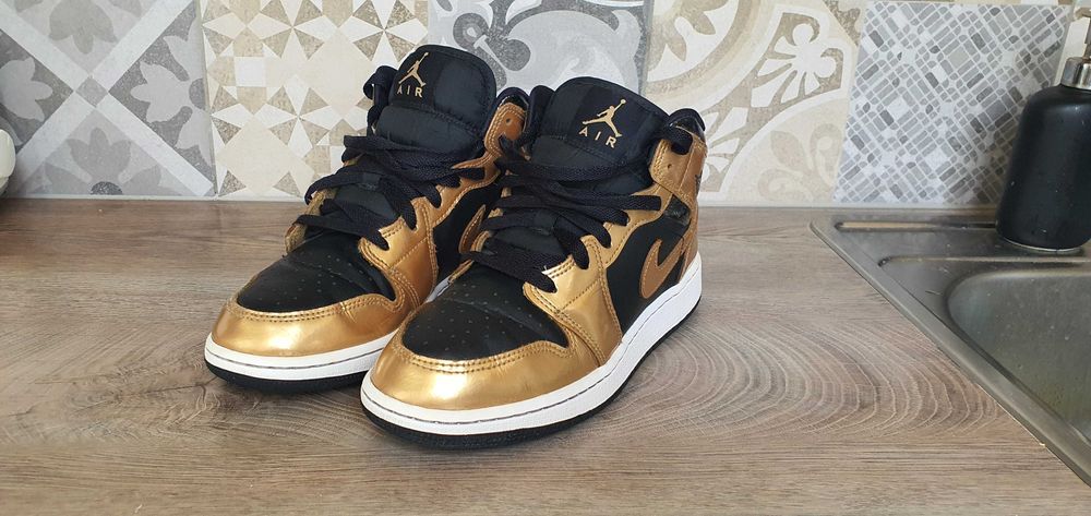 Nike Air Jordan 1 Gold