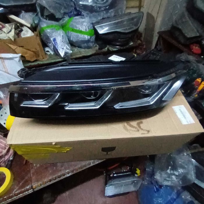 far stanga fata vw touareg trei 761-94108p