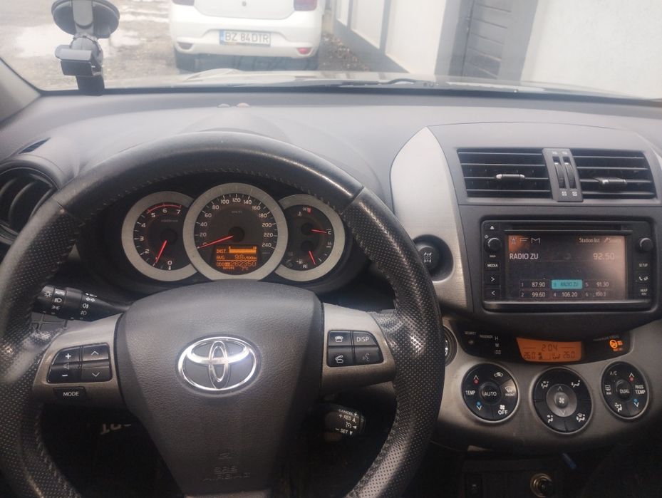 Vând Toyota Rav 4