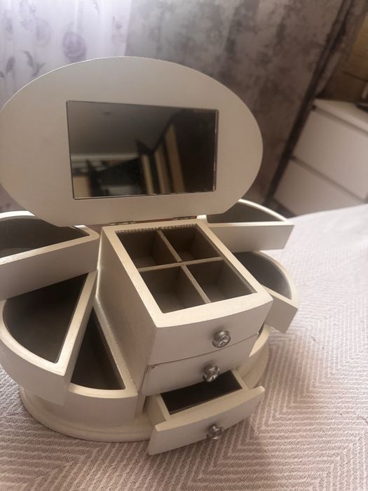 Шкатулка для украшений