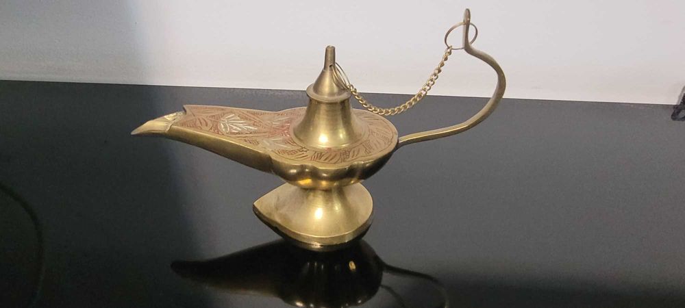 Lampa orientala din alama / bronz (Lampă Aladdin Chirag)