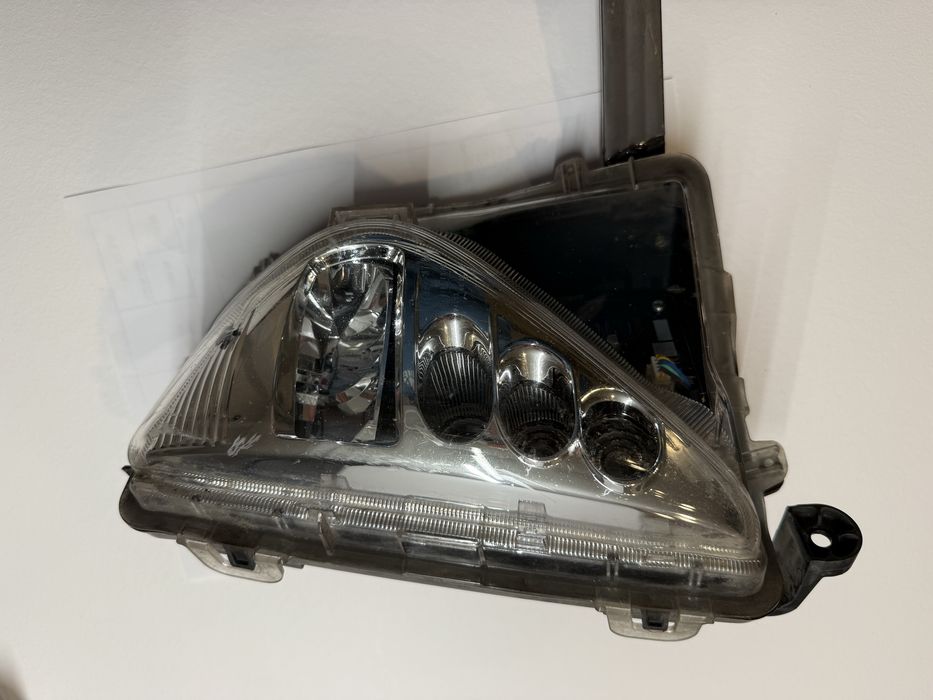 Vand proiector de ceata  dreapta Toyota  Prius 2017