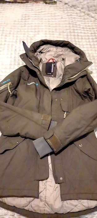 Дамско спортно яке, цвят каки. Размер С.