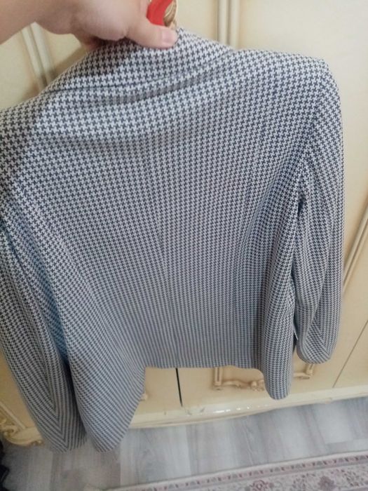 Kastyum jensky. Ichi astarli. Razmer 38