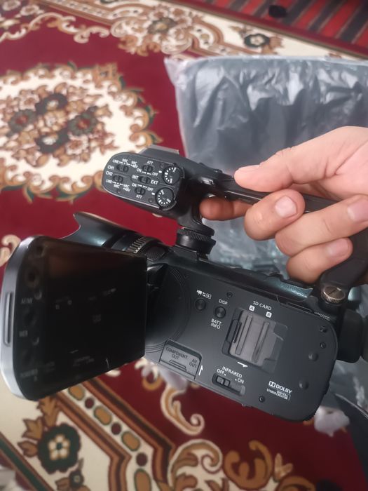 Canon XA10 video kamera sotiladi