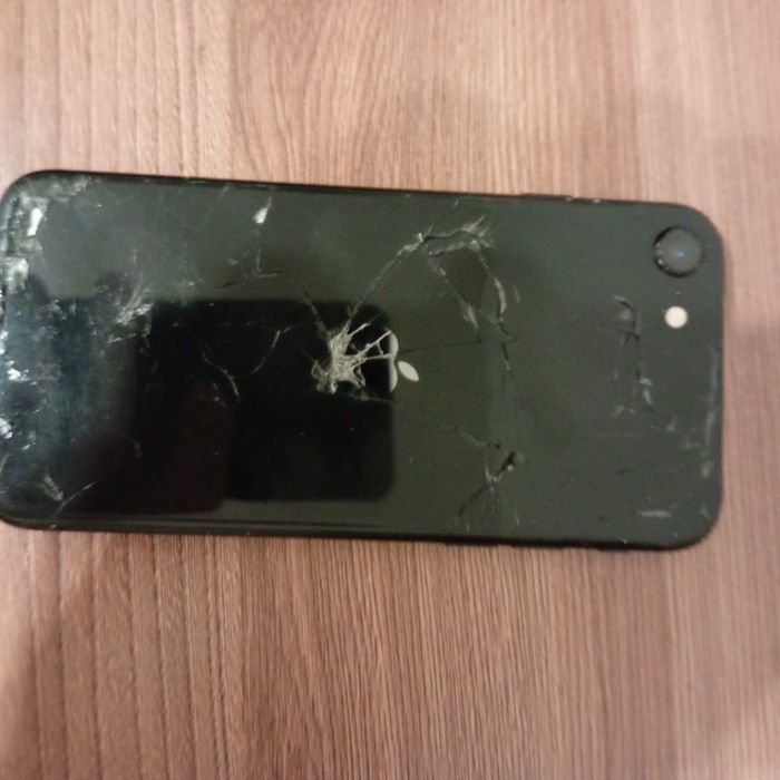 Продам Iphone se 2020