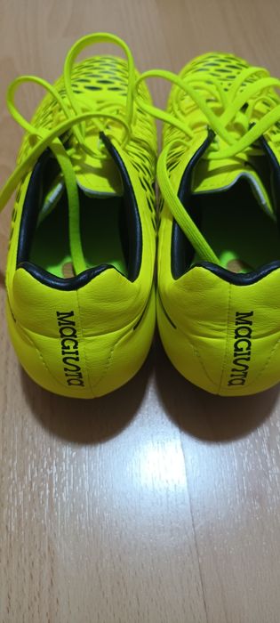 Детски футболни обувки