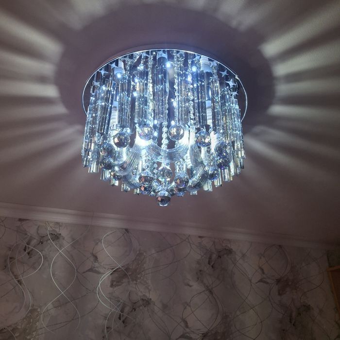 Продам люстру в рабочем состоянии