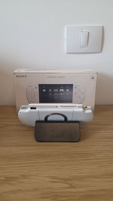 Sony PSP 2000, Modat, 550 jocuri, consola 9 în 1,  gata de joacă