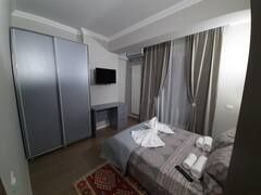 Închiriez apartament.