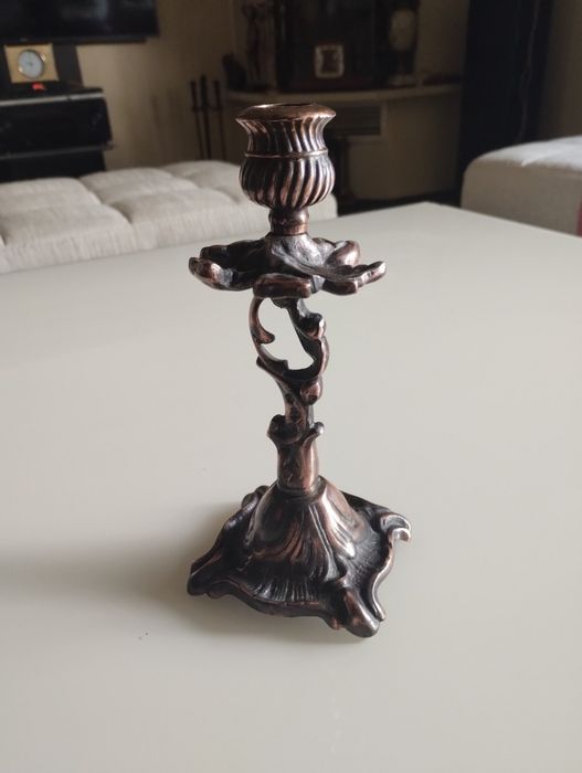 Прекрасен свещник за една свещ.