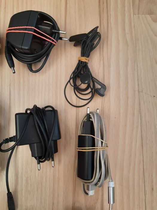 Зарядни у-ва, адаптери, слушалки и кабел