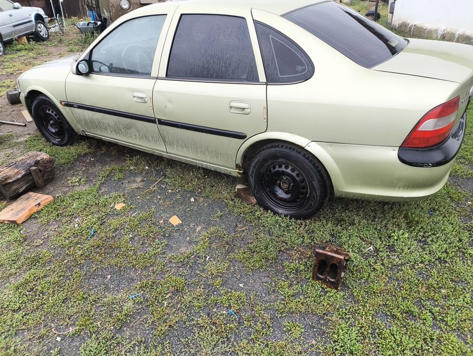 Продам опель веутра б 1,8 каробка автомат.