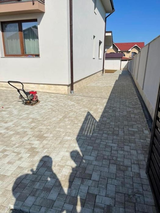 Pavaje, borduri, rigole de scurgere. Montaj pavaje