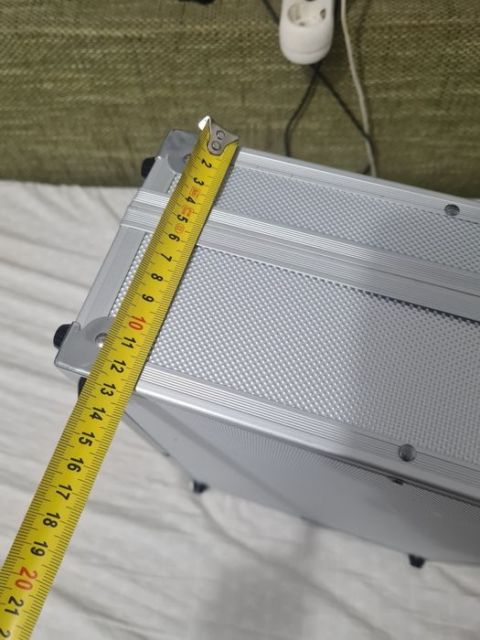 Valiza cu cheii din aluminiu!