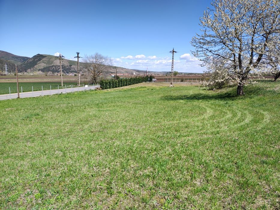 Teren de vânzare/închiriat la 11 km de Autostrada