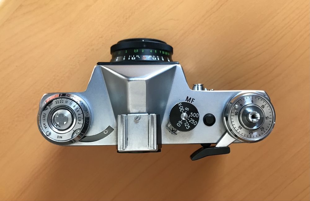 УНИКАЛЕН  и в Перфектноно Състояние Фотоапарат ZENIT-E+ориги.аксесоари