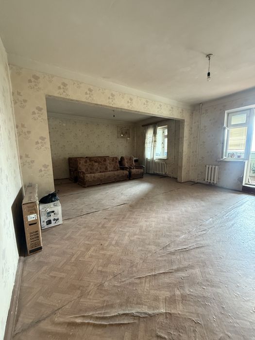 Банковский дом 4 комнатный Эко базар Феруза массив