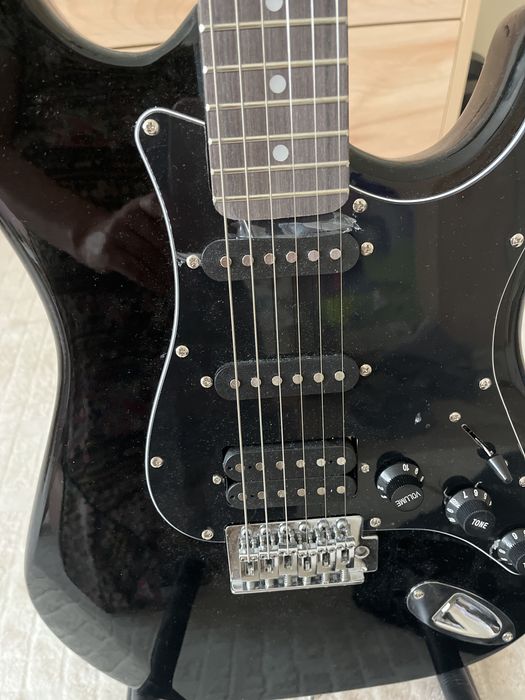 Продается электро гитара Levinson