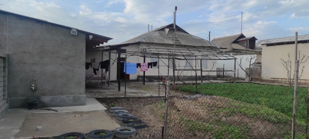 Уй сотилади, Достобод шахрида