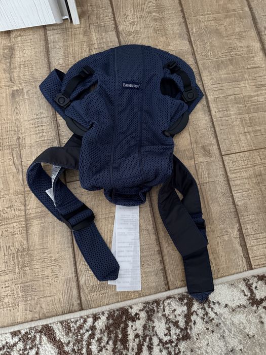 Marsupiu BabyBjörn Mesh – bleumarin – Nou