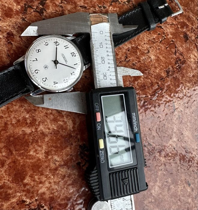 Сьветски механичен рьчен часовник Ракета 80 години