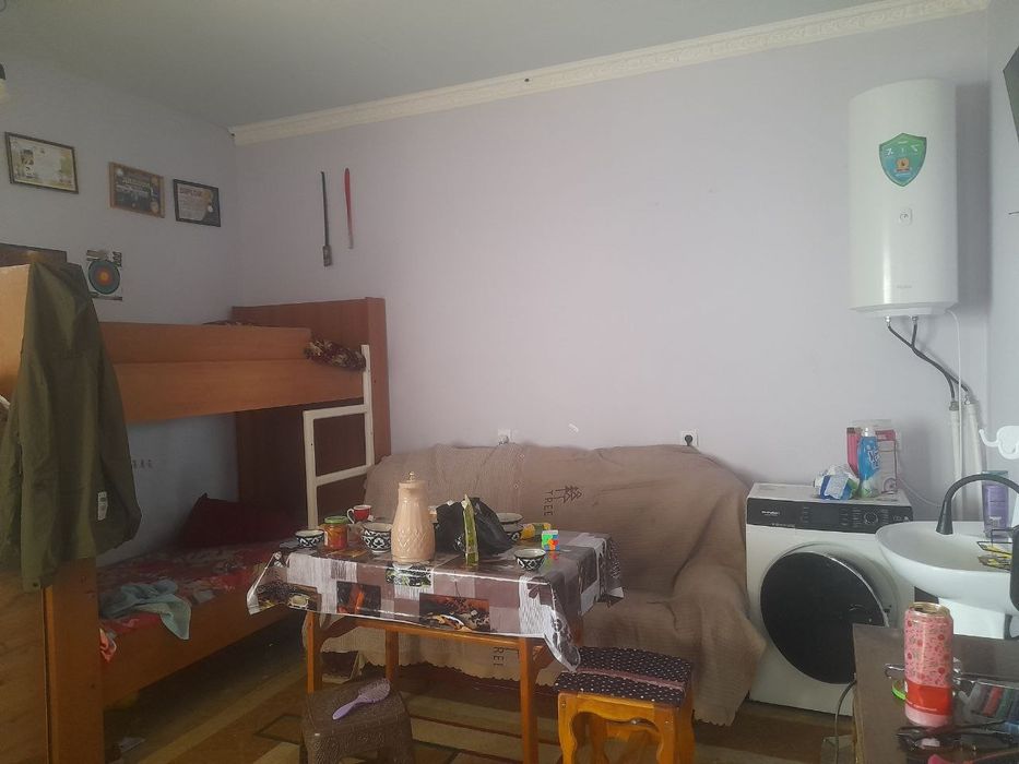 Uy sotiladi hamma sharoiti bor 12 sotix