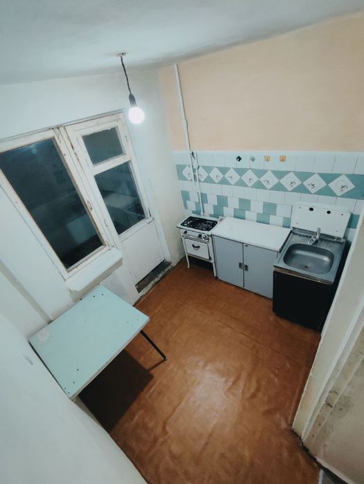2 xonali uy sotiladi  56 kv  1 etaj