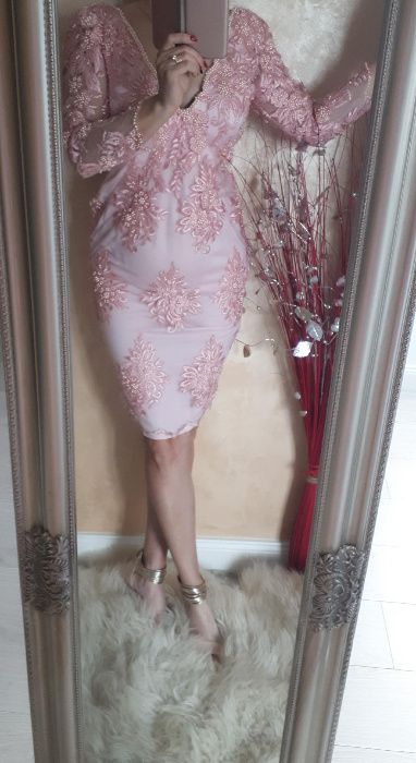 Rochie superba de okazie,model unicat, dantela bumbac cu perle