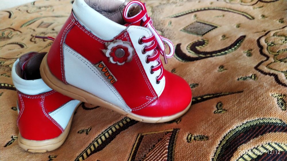 Продаются детские ортопедические ботиночки на девочку от 2х-3х лет.