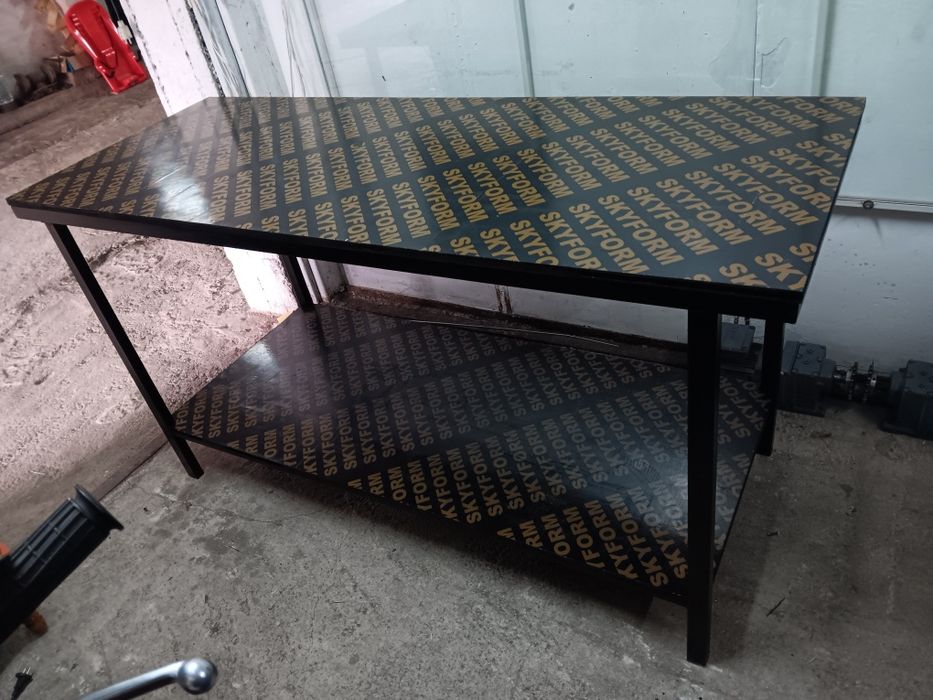 Метална работна маса