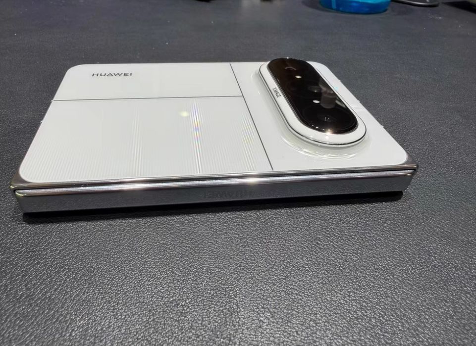 Huawei Pura X Max Collector's Edition