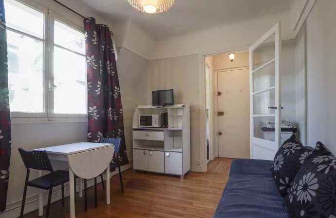Дава се под наем Тристаен апартамент в Пловдив, Мараша - 100 кв.м за 448.8 € - Снимка #1