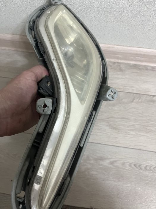 Продам левый противотуманник