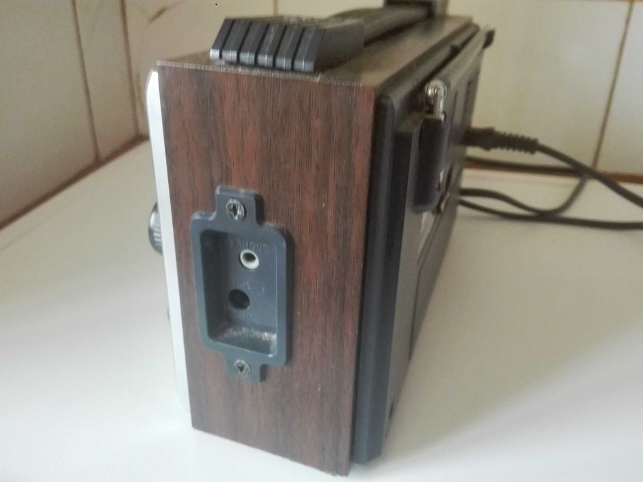 Транзистор LEOTEC и стар медицински уред .