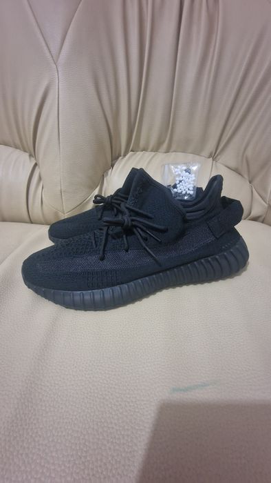 Yeezy onyx black