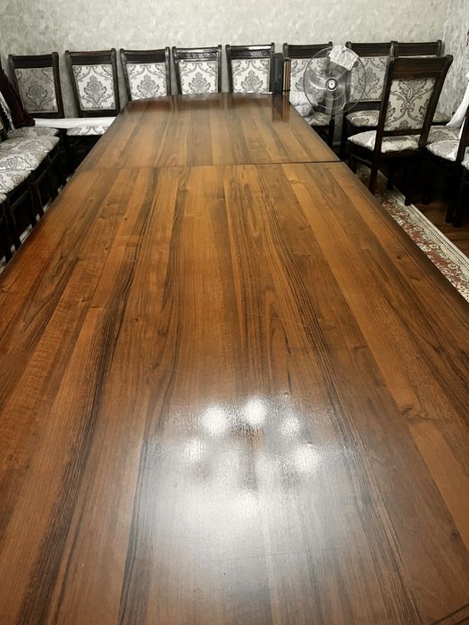 Стол и стулья для зал