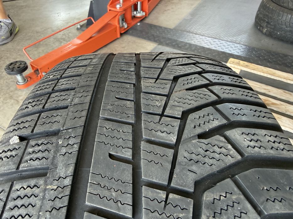 2бр. ЗИМНИ ГУМИ С Борд 235/55R/18 -HANKOOK- DOT:3617- 3.6мм. *40€ Комплект*