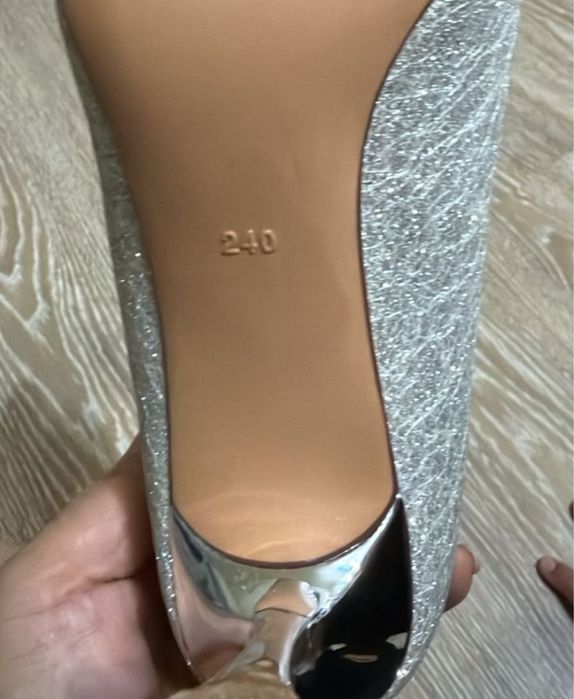 Продам женские туфли