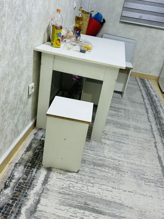 Пуфиг,стол табуреткасымен,под тв