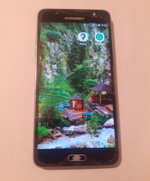 Samsung    J 5  16 ГБ