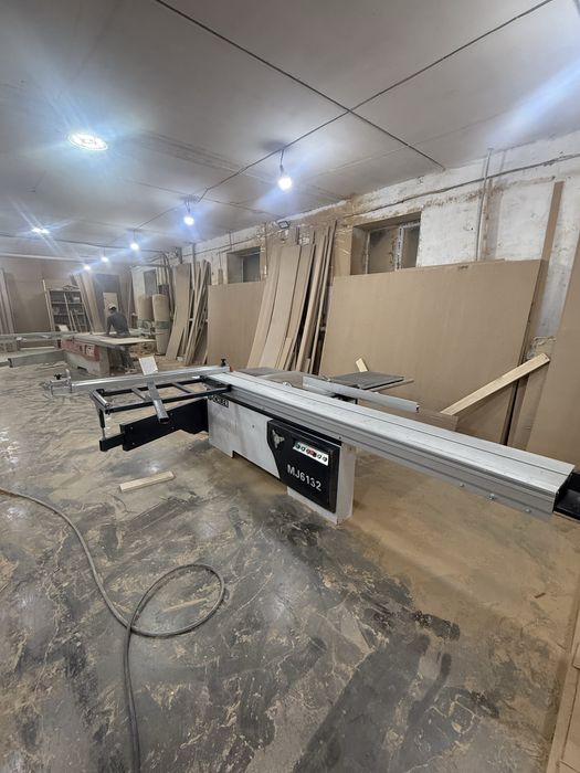 Распиловочный станок для мебель