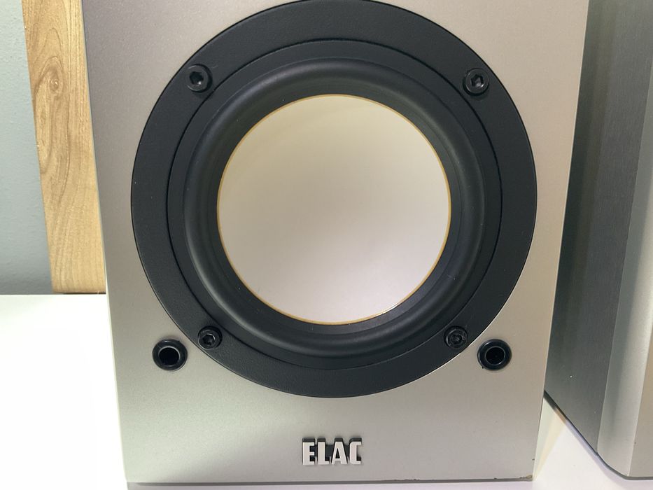Букшелф колони Elac 101 II