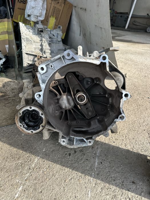 Ръчна кутия 6ск за 1.6fsi - Фолксваген,Ауди- Голф,Джета,Туаран,А3 - 02T301103T