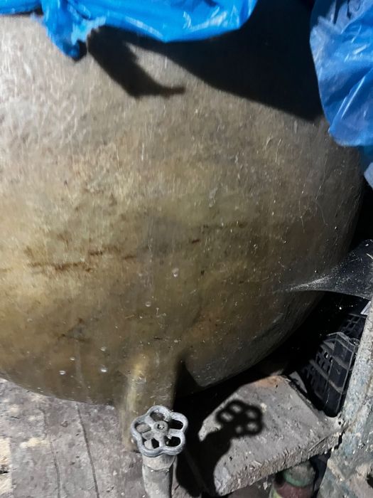 Vand doua butoaie: fibra sticla si plastic