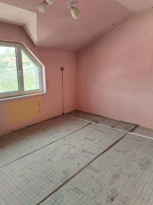 Persoana fizică vând casă în Hidișelu de Jos aproape de Sânmartin