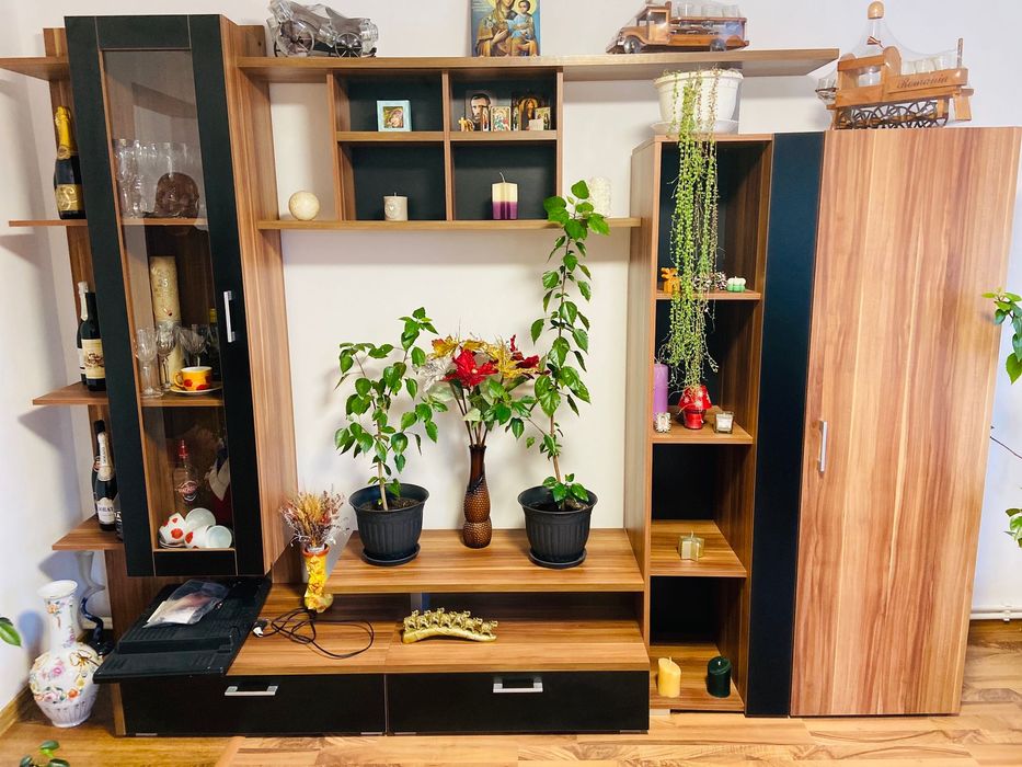 Mobilă aproape nouă pentru living