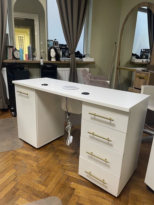 Masa noua manichiura cu sau fara aspirator!