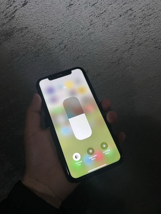 На продаже айфон 11 128гб